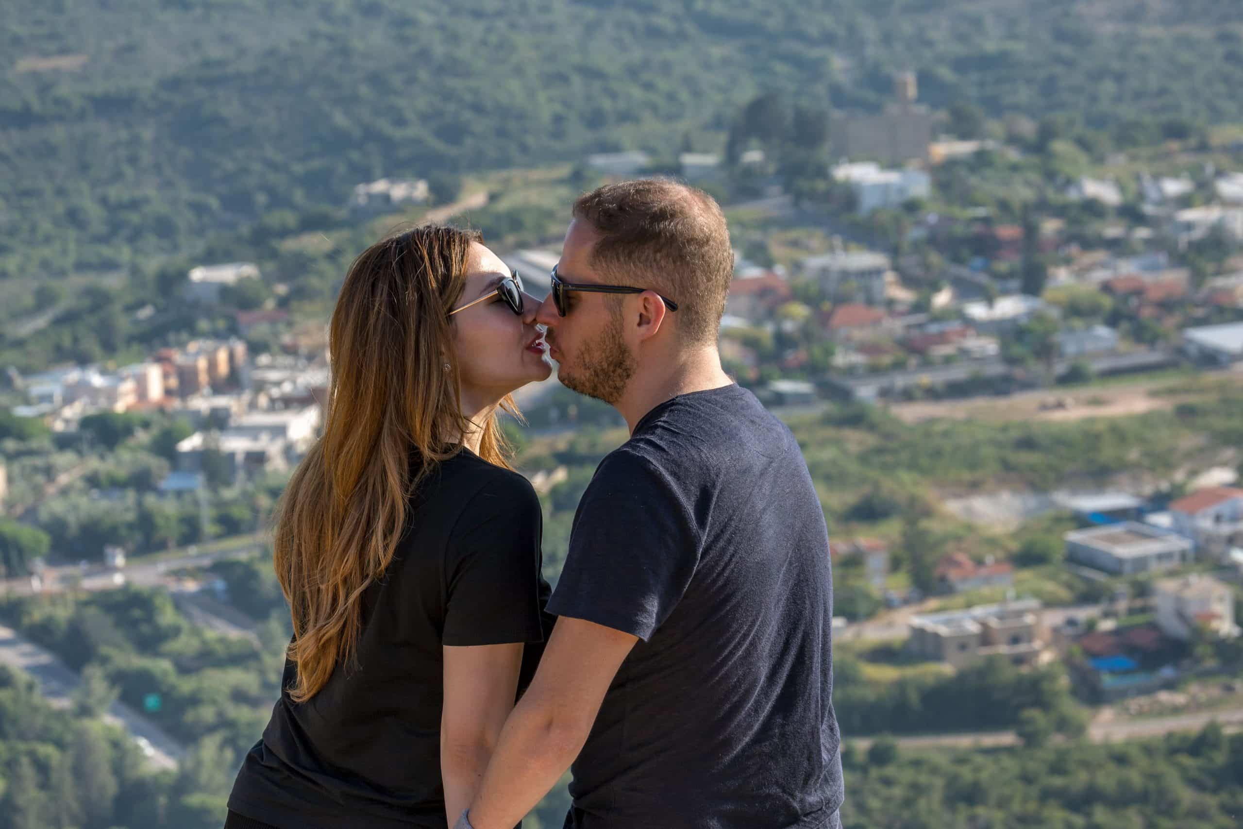 Kiss with View